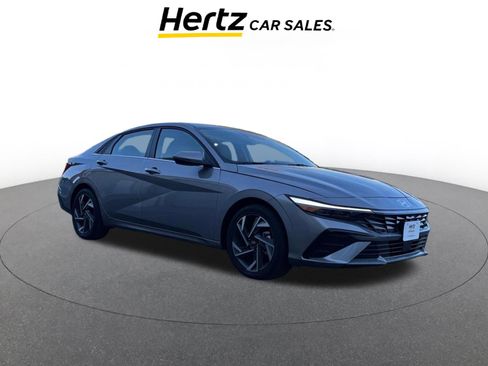 Used 2025 Hyundai Elantra Limited image 1