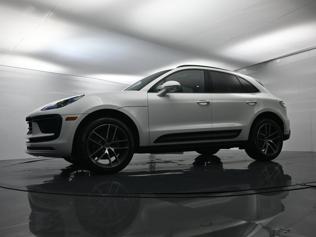 Certified 2026 Porsche Macan AWD/4WD image 46