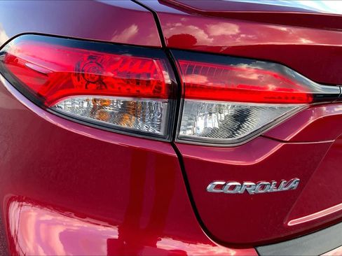 Used 2025 Toyota Corolla SE w/ SE Premium Package image 28