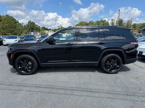 Used 2023 Jeep Grand Cherokee L Laredo AWD/4WD image 2