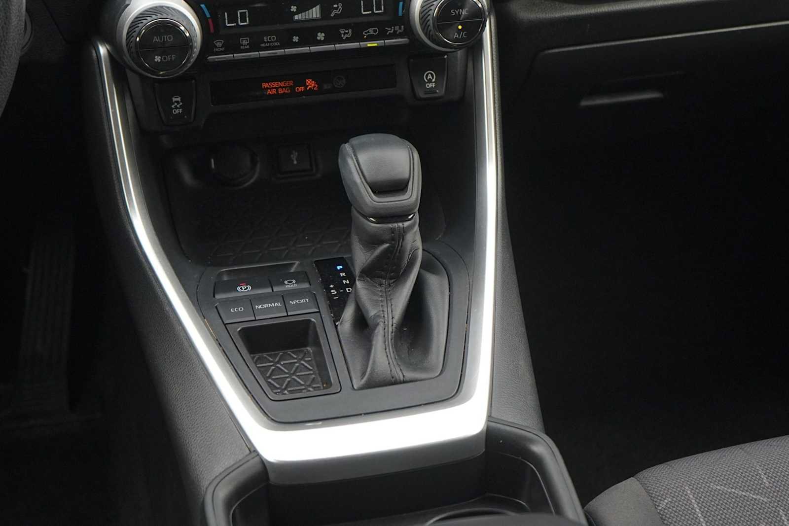 Used 2021 Toyota RAV4 XLE w/ Convenience Package FWD image 21