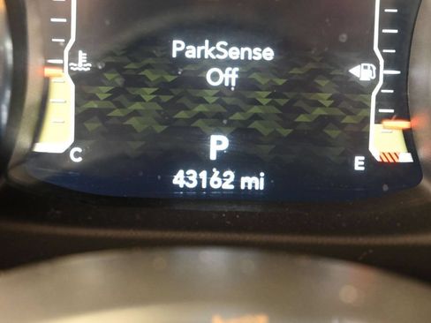 Used 2023 Jeep Wrangler Unlimited Sahara AWD/4WD image 36