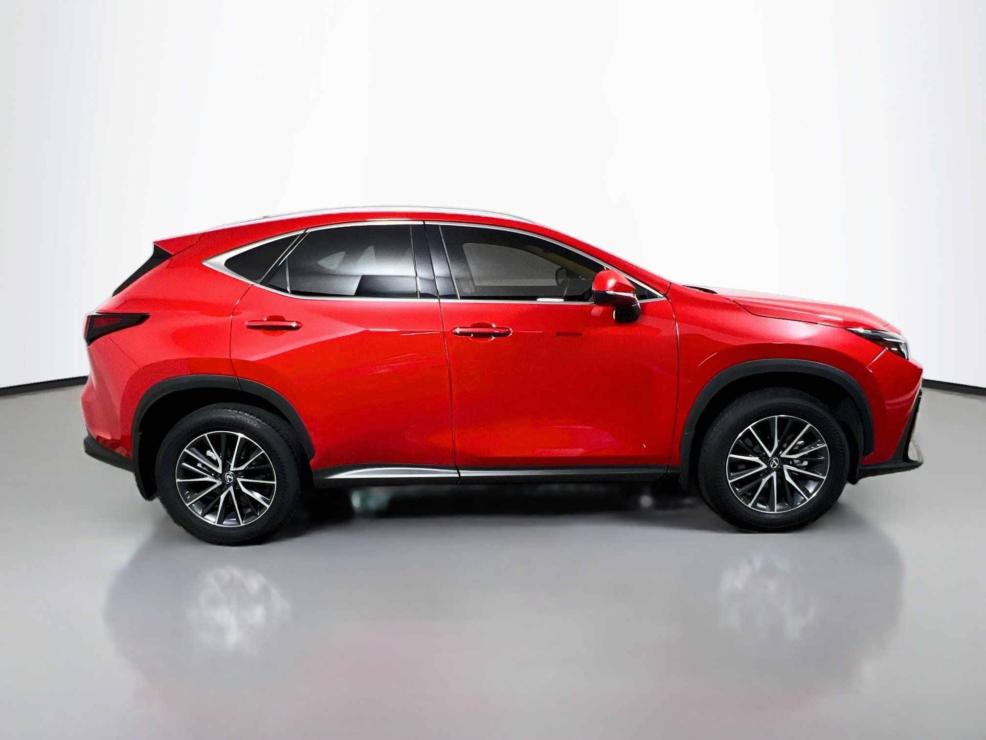 Used 2025 Lexus NX 250 FWD w/ Towing Package (2000 Lbs) image 3