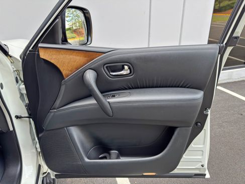 Used 2014 INFINITI QX80 4WD w/ Theater Package image 48