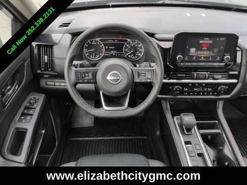 Used 2025 Nissan Pathfinder SV FWD image 18