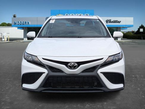 Used 2022 Toyota Camry SE w/ Convenience Package image 2