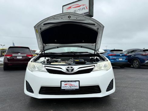 Used 2012 Toyota Camry LE FWD image 11