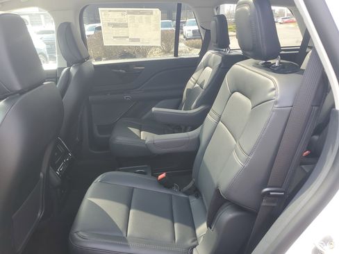 New 2026 Lincoln Aviator AWD image 24