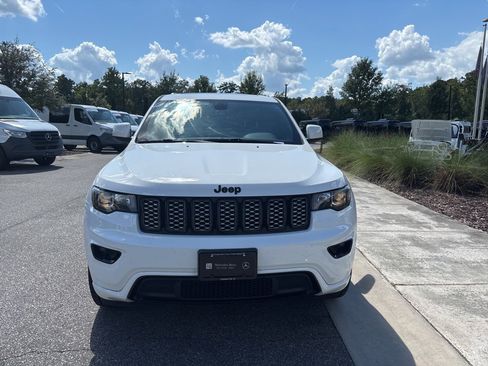 Used 2019 Jeep Grand Cherokee Altitude image 10