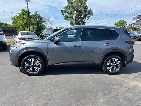 Used 2021 Nissan Rogue SV FWD image 2