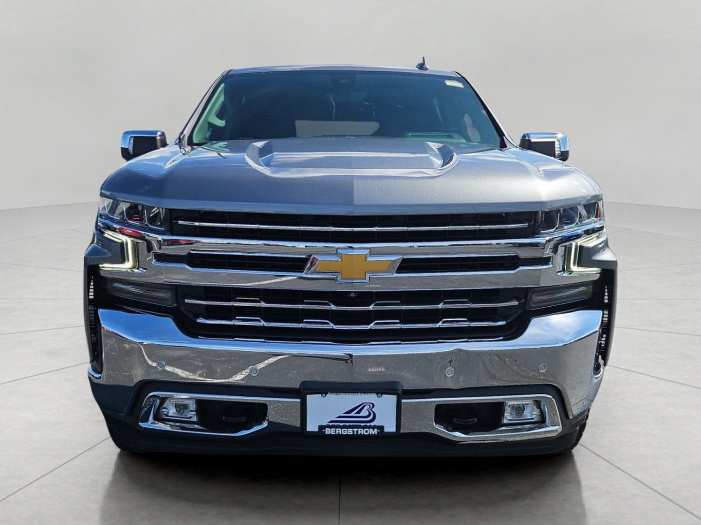 Used 2021 Chevrolet Silverado 1500 LTZ w/ LTZ Premium Package AWD/4WD image 3
