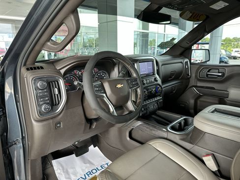 Used 2019 Chevrolet Silverado 1500 LTZ w/ LTZ Convenience Package AWD/4WD image 10