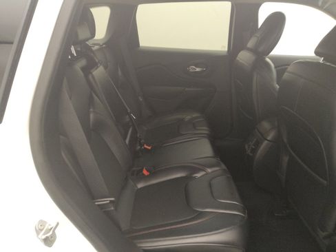 Used 2020 Jeep Cherokee Trailhawk w/ Comfort/Convenience Group AWD/4WD image 19