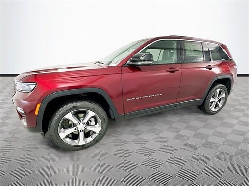 New 2025 Jeep Grand Cherokee Limited w/ Luxury Tech Group II image 12