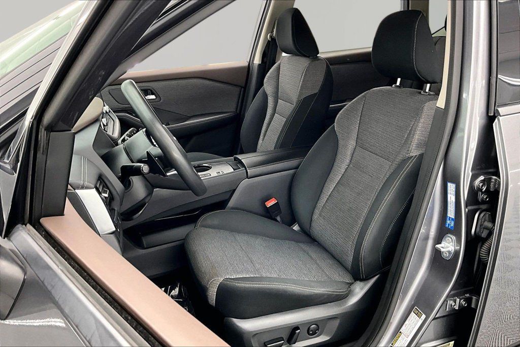 Used 2021 Nissan Rogue SV FWD image 25