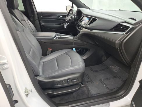 Used 2024 Buick Enclave Premium image 7