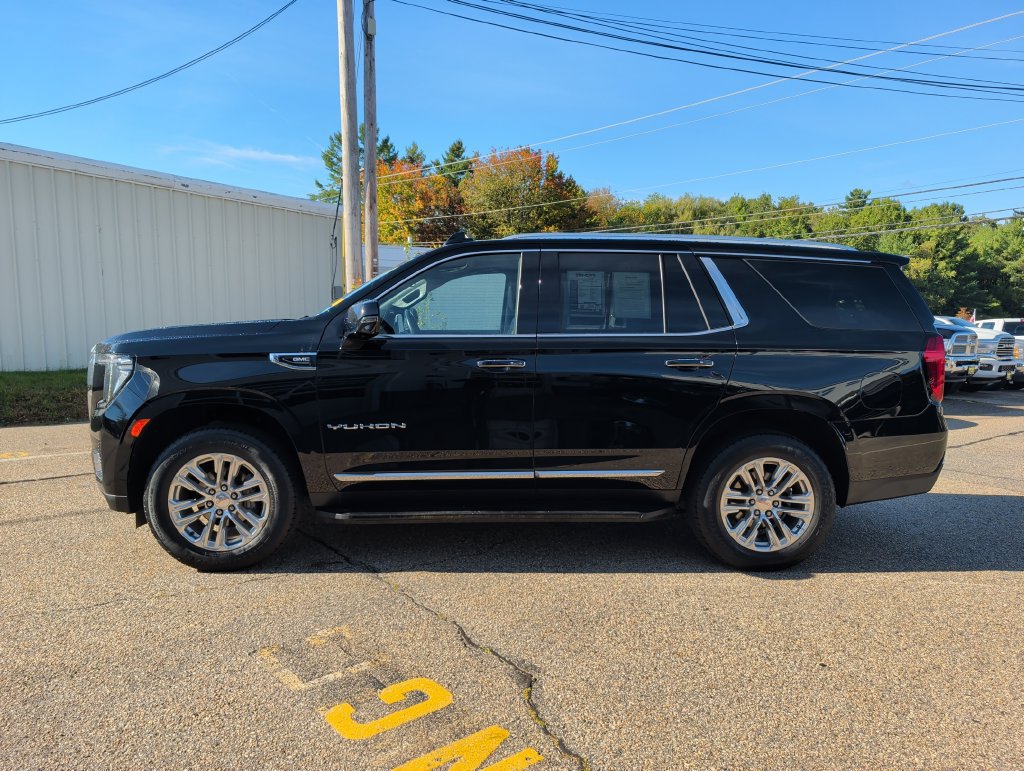Used 2024 GMC Yukon SLT w/ SLT Premium Package AWD/4WD image 2