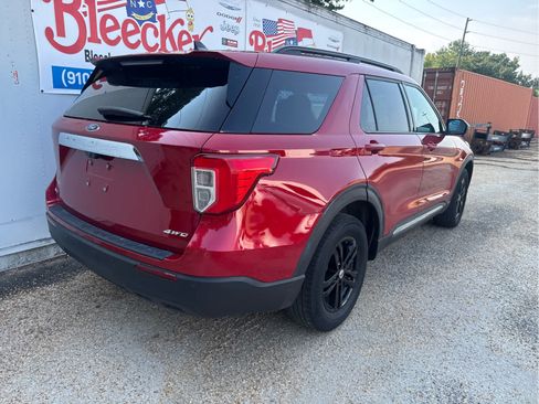 Used 2023 Ford Explorer XLT AWD/4WD image 3