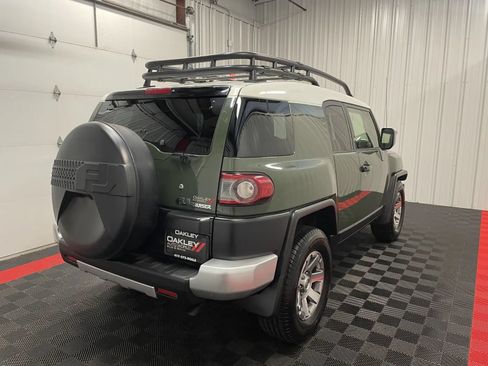Used 2014 Toyota FJ Cruiser 2WD w/ Convenience Package image 4