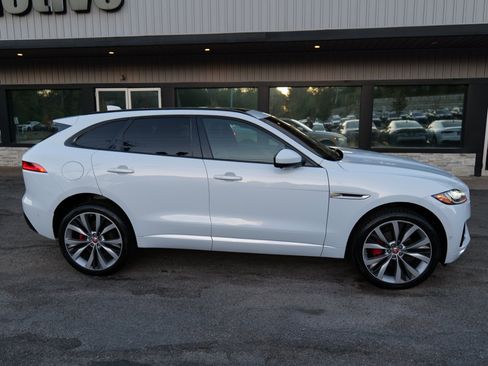 Used 2019 Jaguar F-PACE S image 4