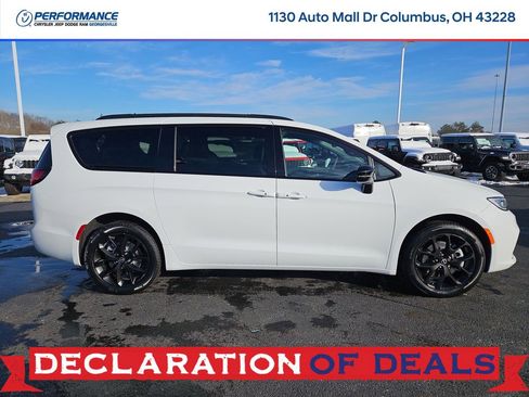 New 2026 Chrysler Pacifica Select image 8