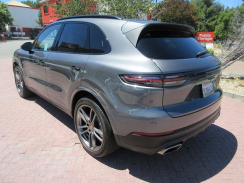 Used 2023 Porsche Cayenne AWD/4WD image 79