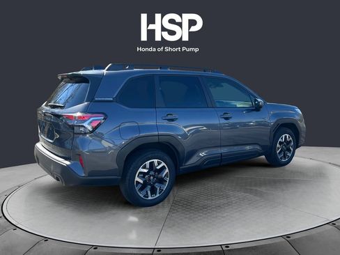 Used 2025 Subaru Forester Premium AWD/4WD image 5