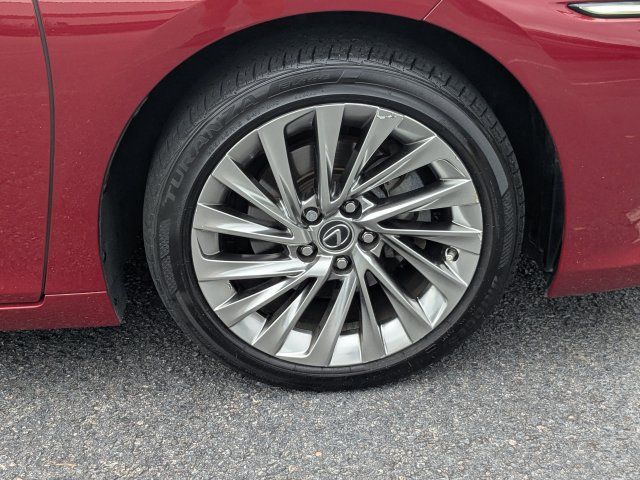 Used 2021 Lexus ES 300h Ultra Luxury w/ Accessory Package 2 FWD image 13