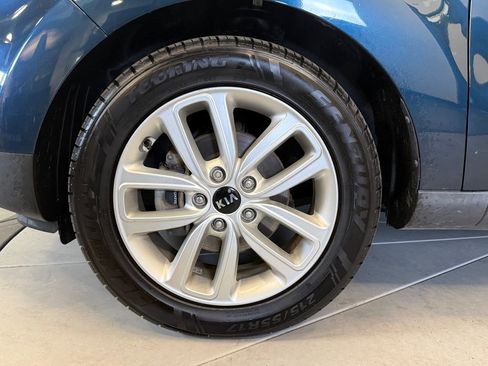 Used 2017 Kia Soul + FWD image 25