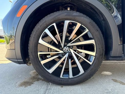 Certified 2025 Volkswagen ID.4 Pro AWD/4WD image 28