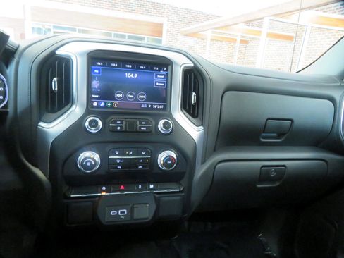 Used 2020 GMC Sierra 1500 SLE image 41