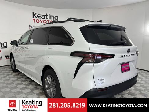 New 2026 Toyota Sienna XLE image 10