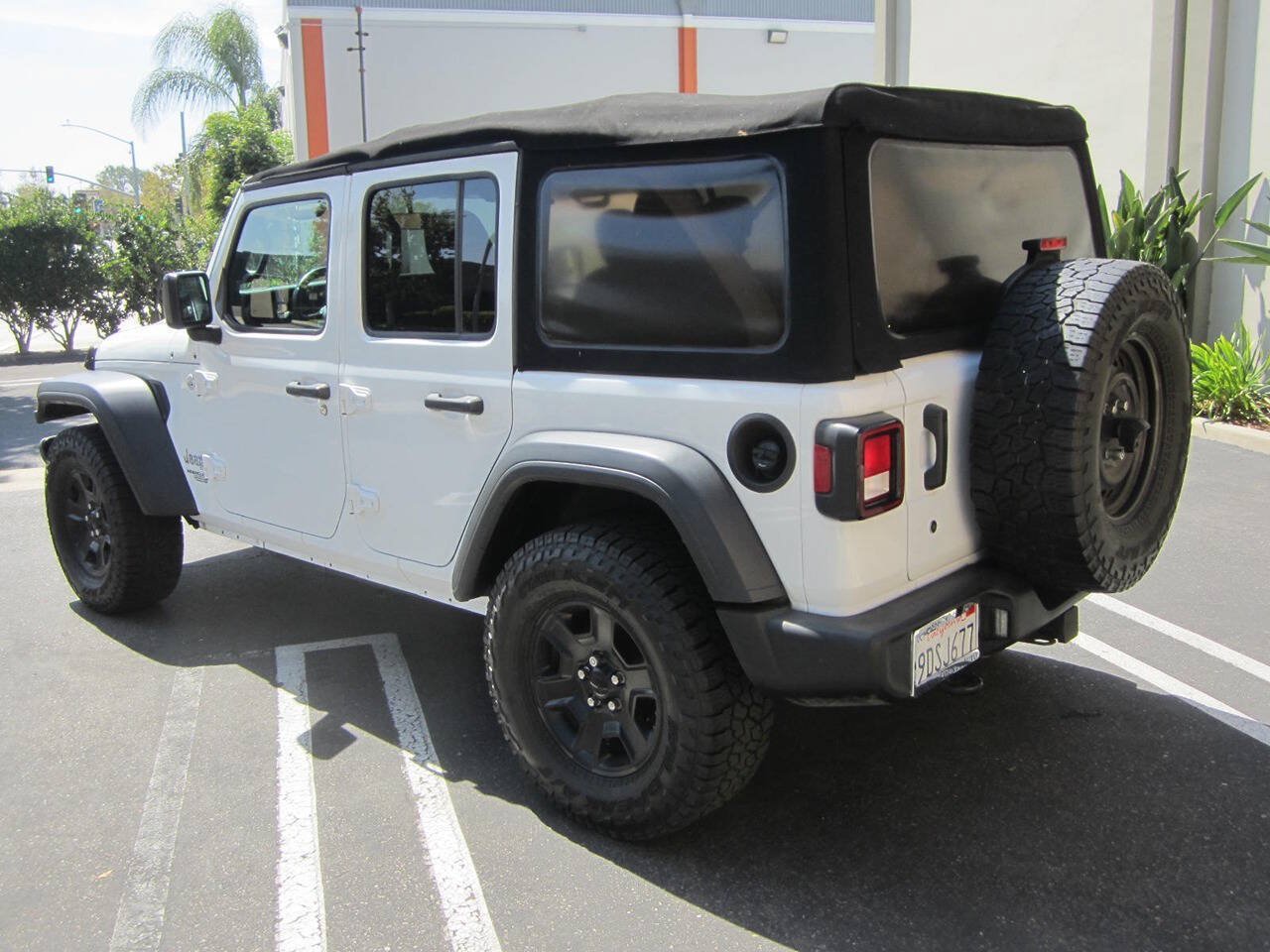 Used 2018 Jeep Wrangler Unlimited Sport S AWD/4WD image 7