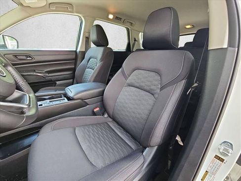 Used 2025 Nissan Pathfinder SV FWD image 13