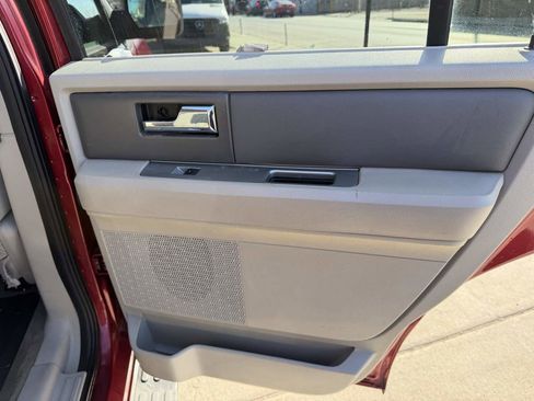 Used 2013 Ford Expedition XLT image 27