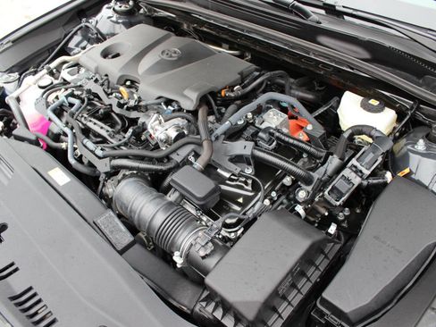 Used 2025 Toyota Camry SE image 26