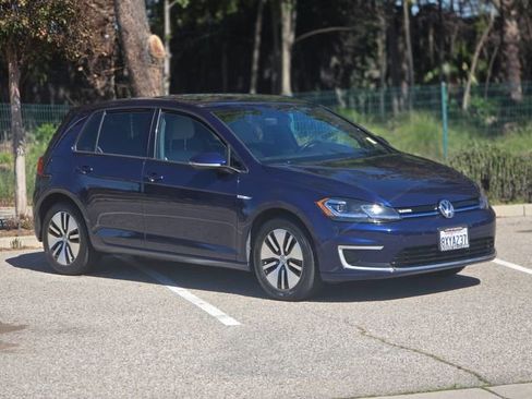Used 2017 Volkswagen e-Golf SEL Premium image 2