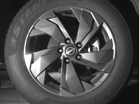 Used 2025 Nissan Rogue SV FWD image 13