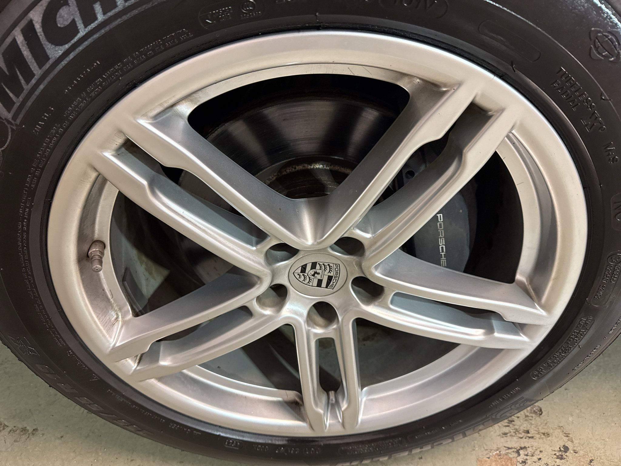 Used 2020 Porsche Macan AWD/4WD image 36