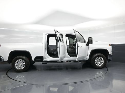 Used 2023 Chevrolet Silverado 2500 LT w/ Convenience Package AWD/4WD image 4