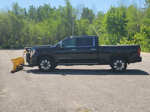 Used 2025 GMC Sierra 2500 Denali w/ Technology Package AWD/4WD image 8