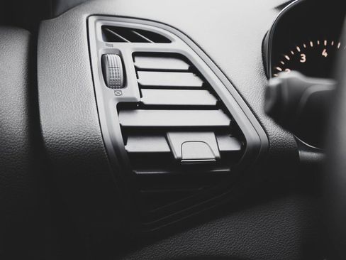 Used 2019 Ford Escape SEL image 12