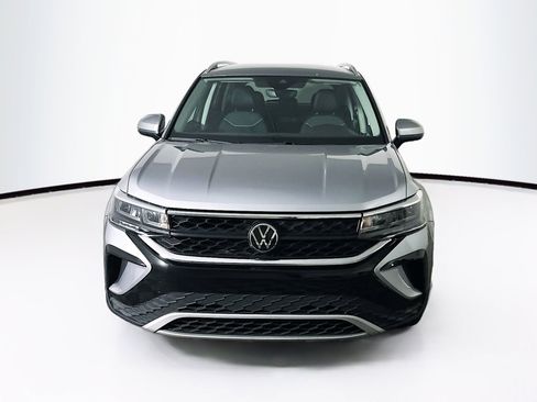 Used 2024 Volkswagen Taos SE image 2