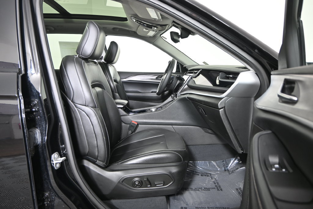 Used 2023 Jeep Grand Cherokee 4WD 4xe image 13