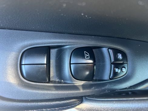 Used 2016 Nissan Rogue S image 49