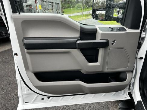 Used 2020 Ford F550 2WD Regular Cab Super Duty image 36