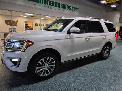 Used 2018 Ford Expedition Limited w/ Equipment Group 301A AWD/4WD image 3