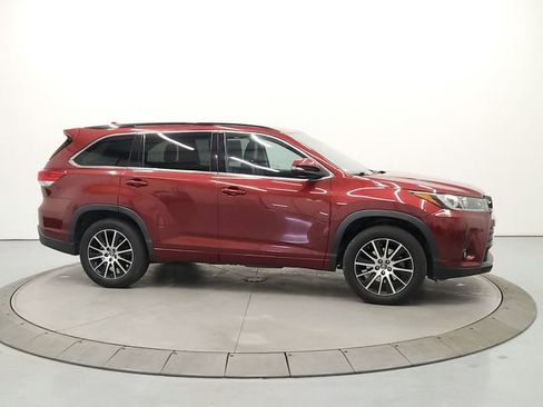 Used 2017 Toyota Highlander SE FWD image 8