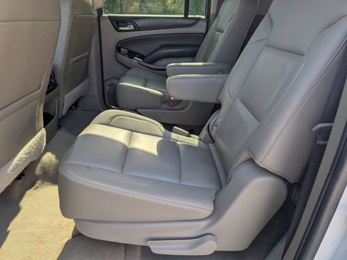 Used 2020 Chevrolet Suburban LT w/ Luxury Package RWD image 11