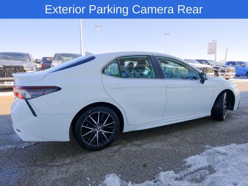 Used 2023 Toyota Camry SE image 9